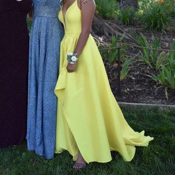 Bright yellow prom dress! - Picture 6 of 7